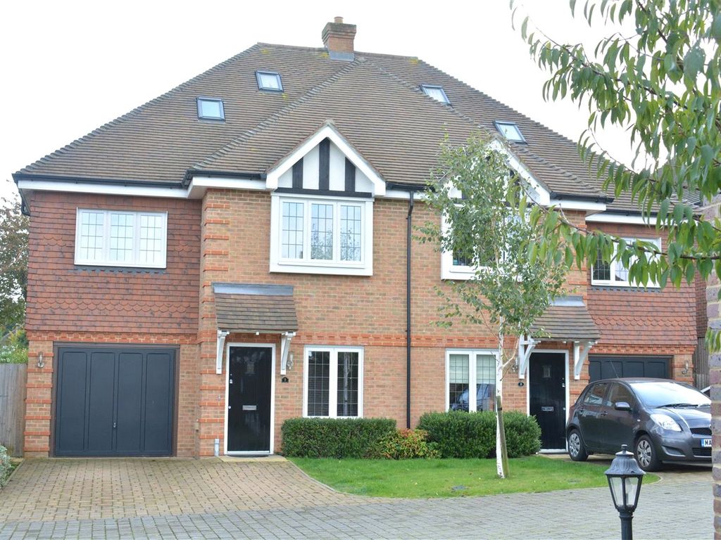 4 bed semidetached house to rent in Amber Close, Epsom, Surrey KT17