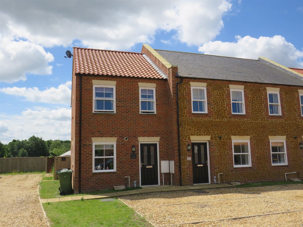 2 bed end terrace house for sale in Railway Sidings Yard,