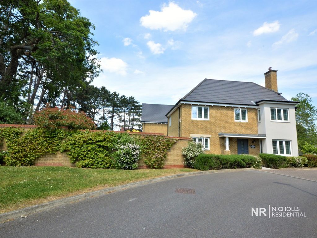 4 bed detached house for sale in Lulworth Place, Epsom, Surrey. KT19