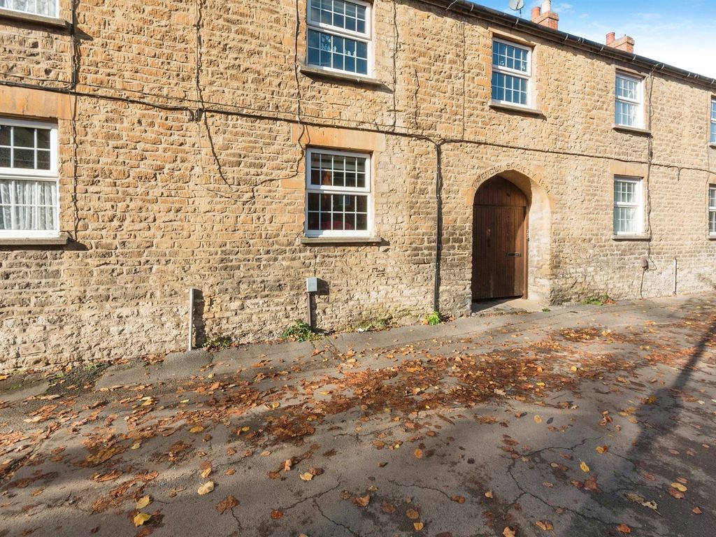 3 bed terraced house for sale in Brook Street, Raunds, Wellingborough