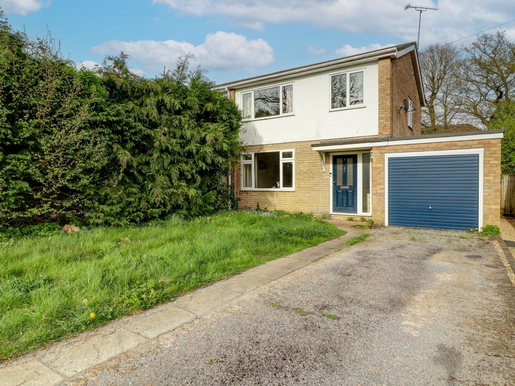 3 bed semidetached house for sale in Russell Close, Penn, High