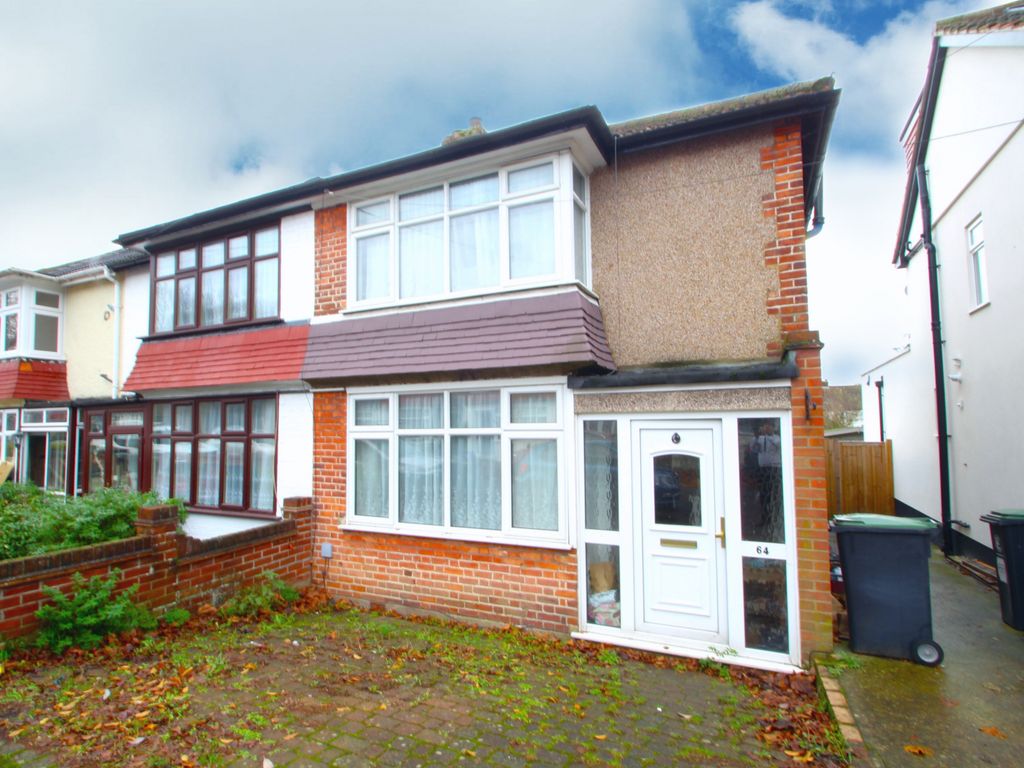 3 bed end terrace house for sale in Southern Drive, Loughton IG10, £