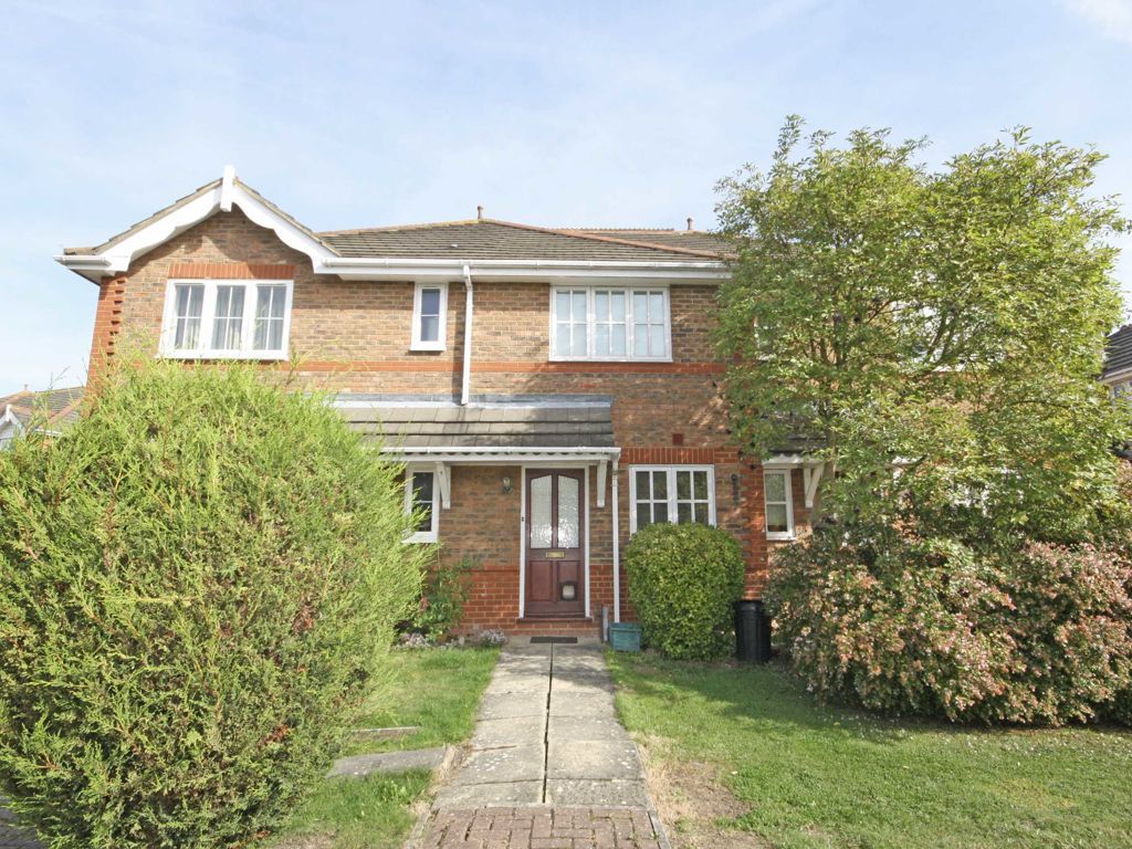 2 bed property to rent in Archdale Place, New Malden KT3, £1,995 pcm