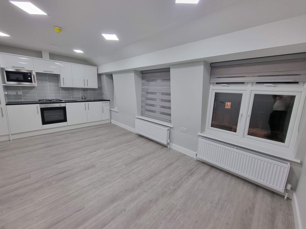 1 bed flat to rent in Blackheath Road, Greenwich, London SE10, £1,350