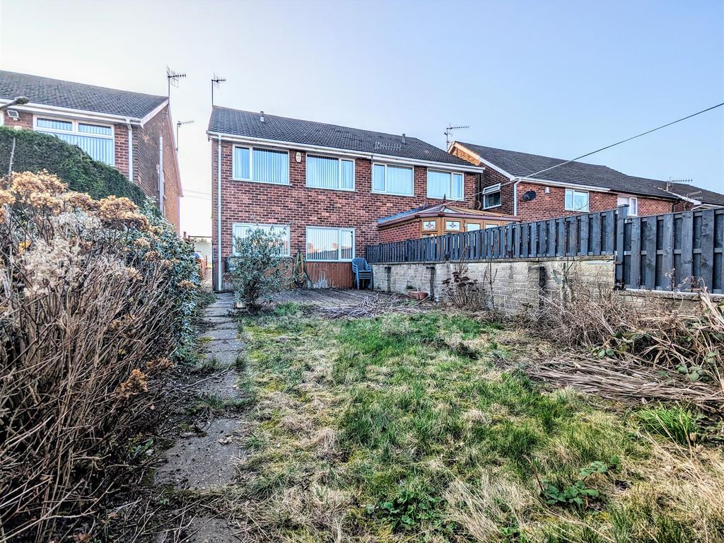 3 bed semidetached house for sale in Langer Field Avenue, Chesterfield