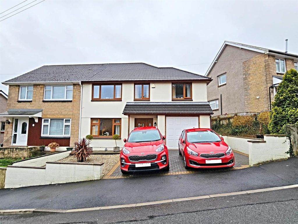 4 bed semidetached house for sale in Coed Isaf Road, Maesycoed