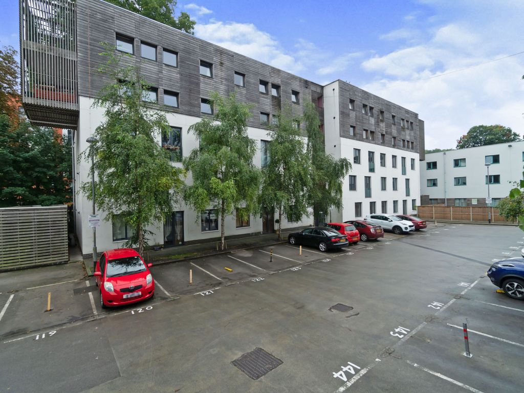 1 bed flat for sale in Barton Court, Godstone Road, Whyteleafe, Surrey