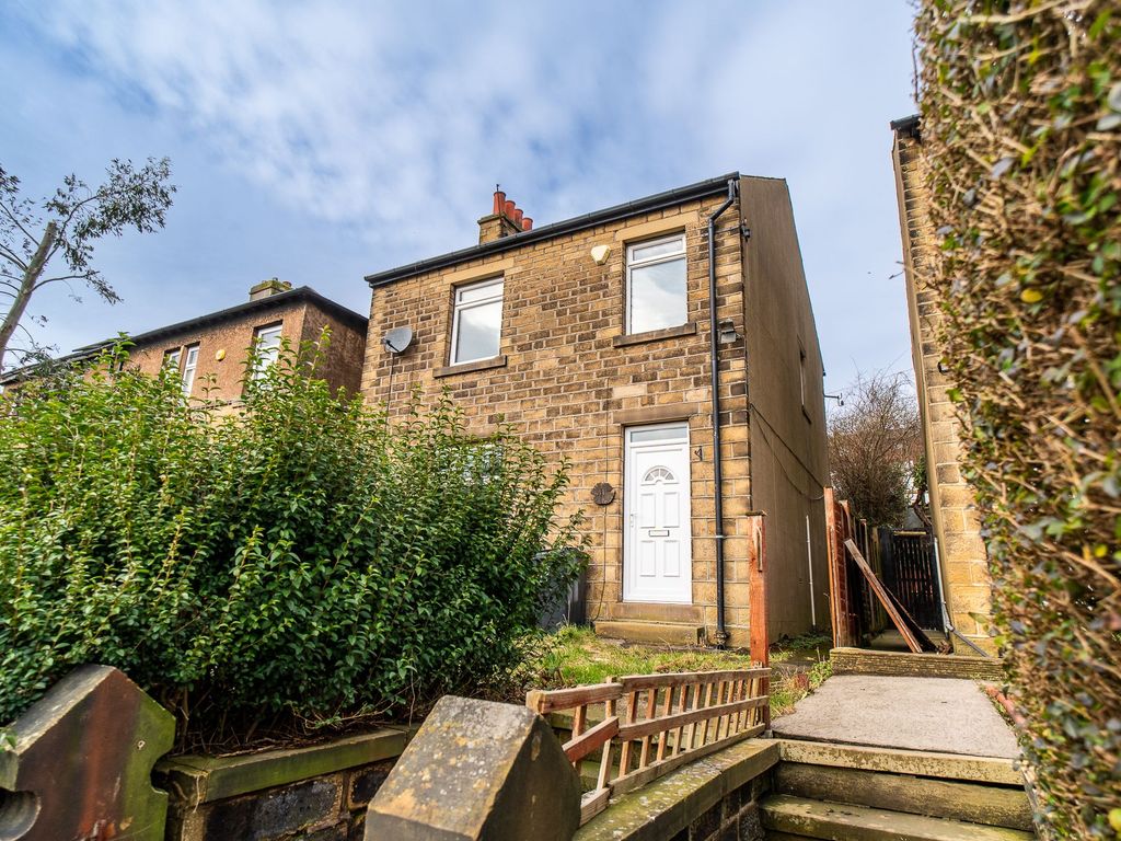 3 bed detached house for sale in Scale Hill, Huddersfield HD2, £150,000