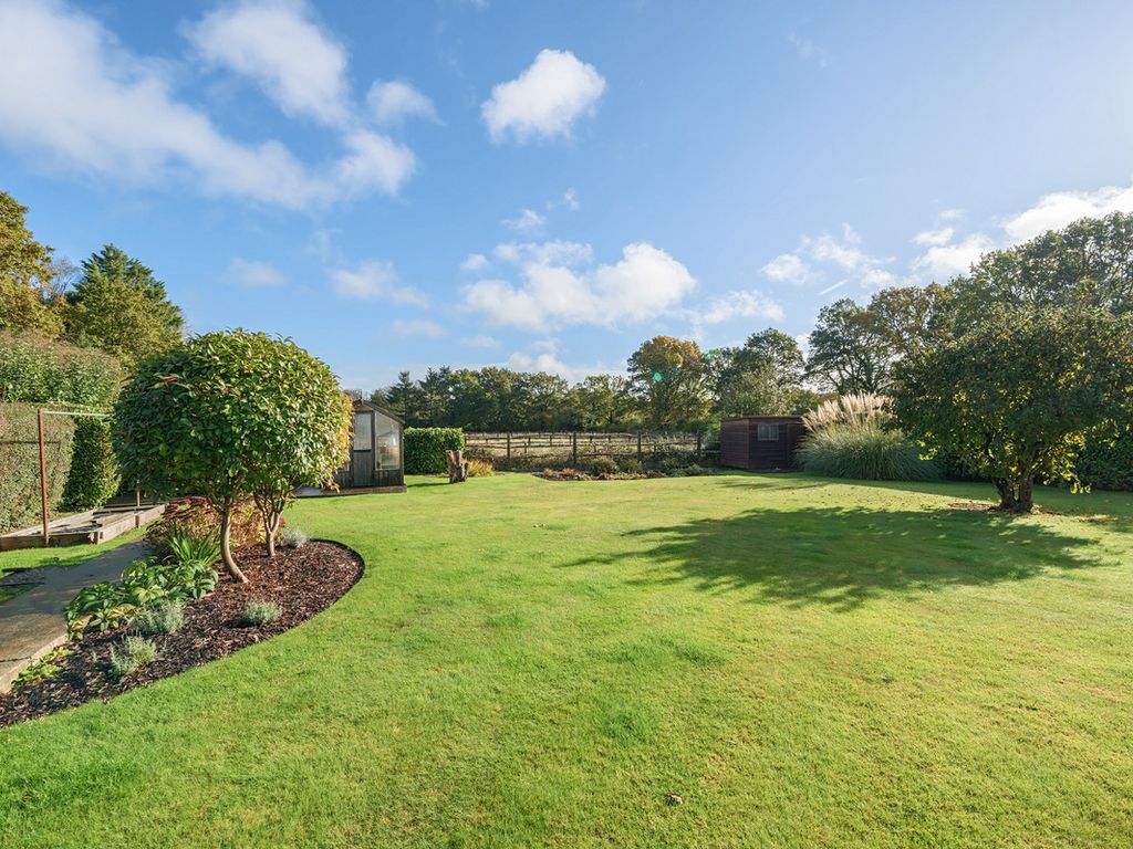 3 bed bungalow for sale in Sedgwick Lane, Horsham RH13, £775,000 Zoopla