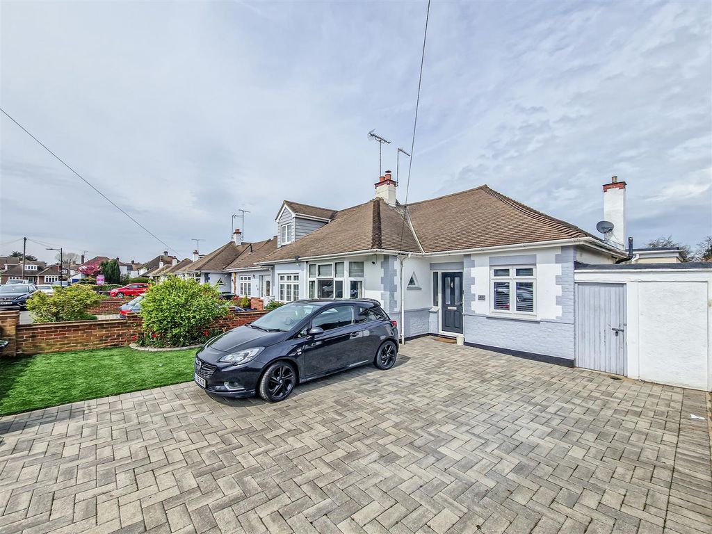 3 bed semidetached bungalow for sale in Midhurst Avenue, WestcliffOn