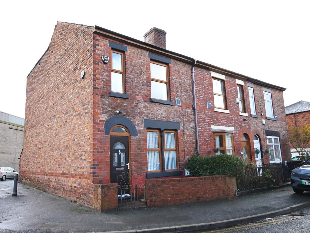 2 bed terraced house to rent in Catherine Street, Eccles, Manchester