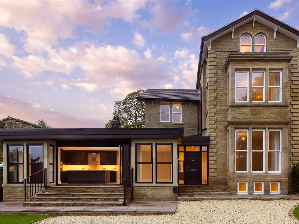 New home, 5 bed semidetached house for sale in Woodlands Drive