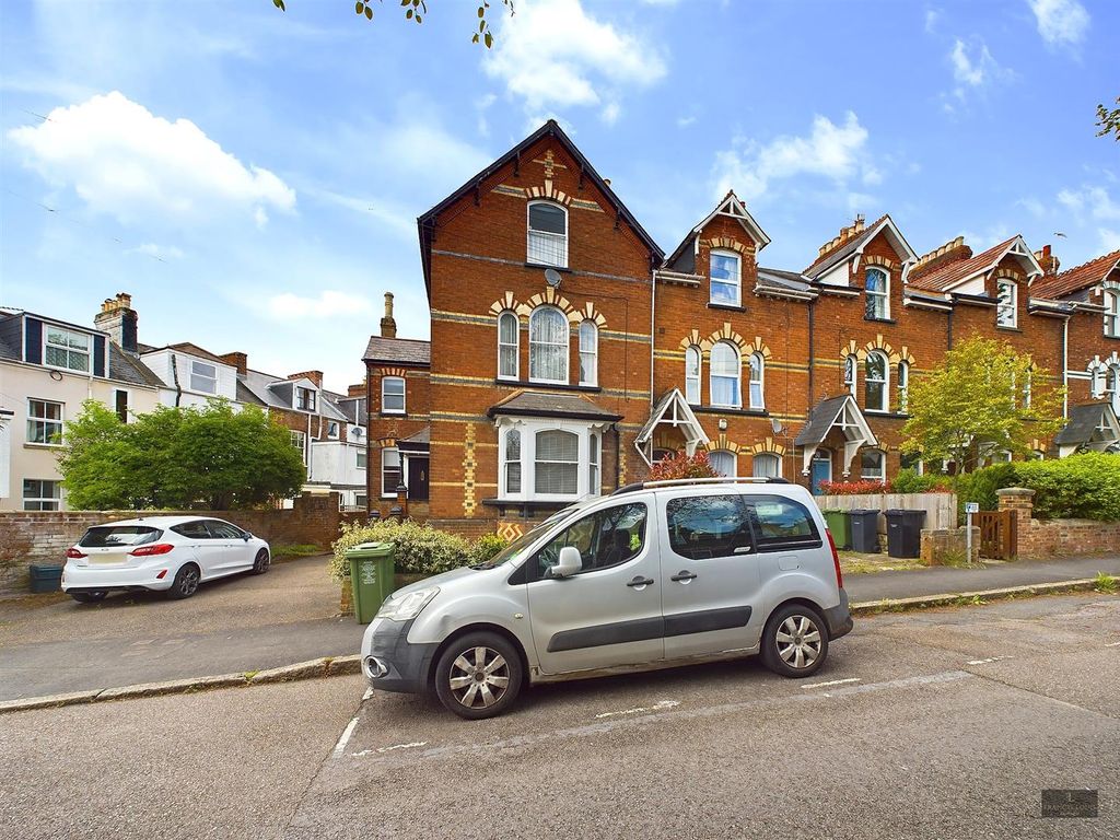 2 bed flat to rent in Prospect Park, Exeter EX4, £1,300 pcm Zoopla