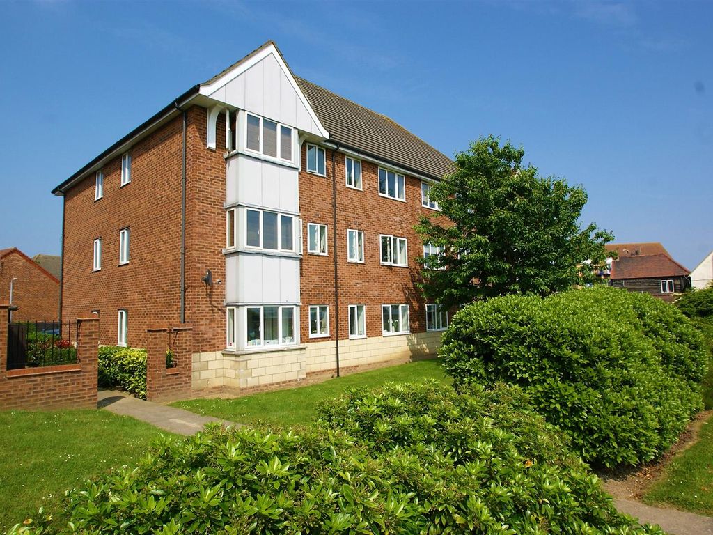 2 bed flat to rent in St. Leonards Close, Grays RM17, £1,100 pcm Zoopla