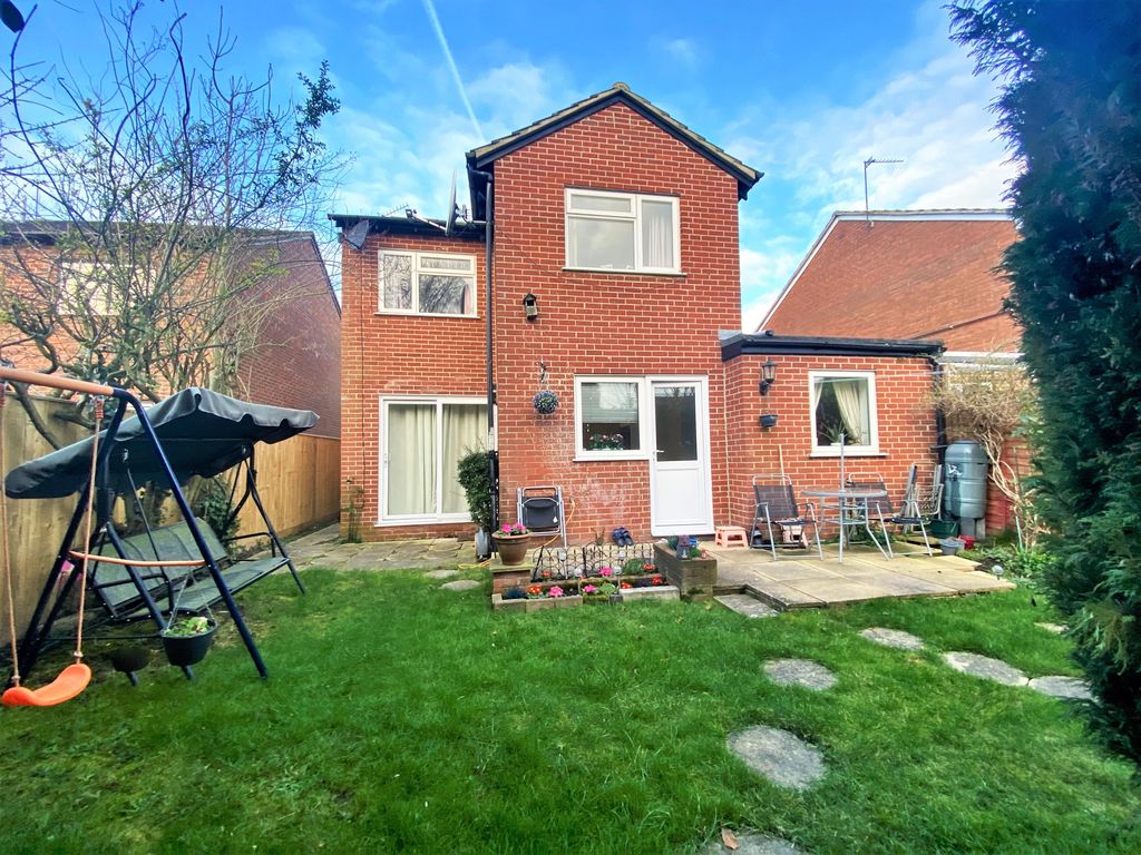 3 bed property to rent in Buckingham Close, Didcot OX11 Zoopla