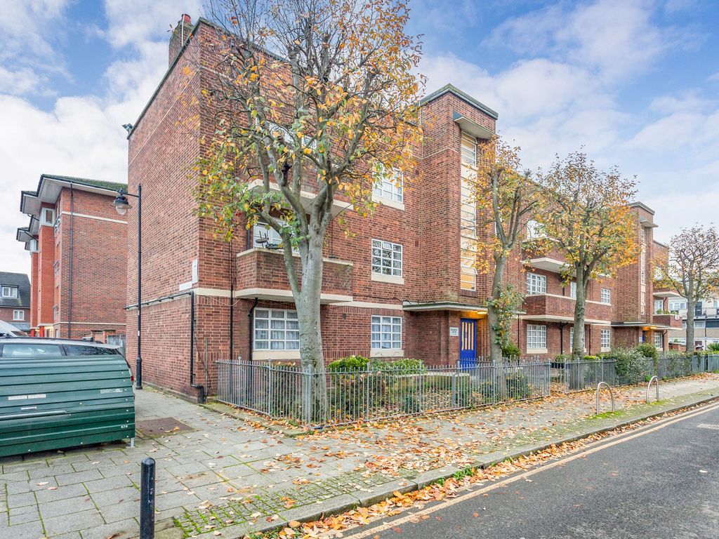 2 bed flat to rent in Skeltons Lane, London E10 Zoopla