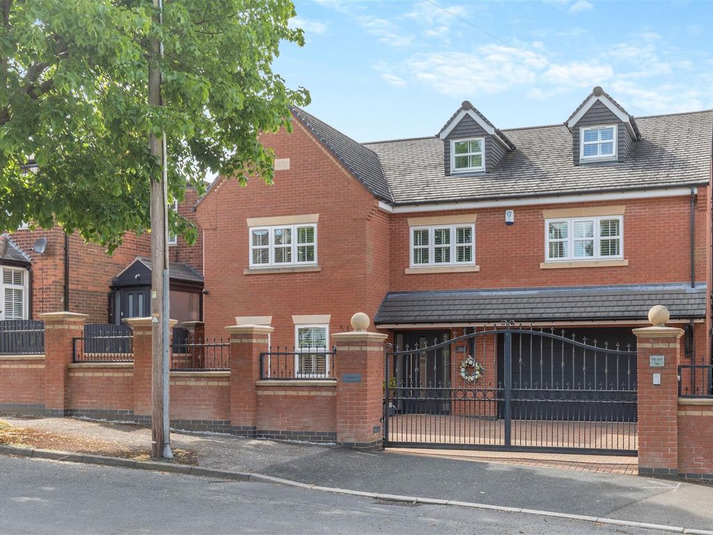 5 bed detached house for sale in Alexandra Avenue, Mansfield NG18, £