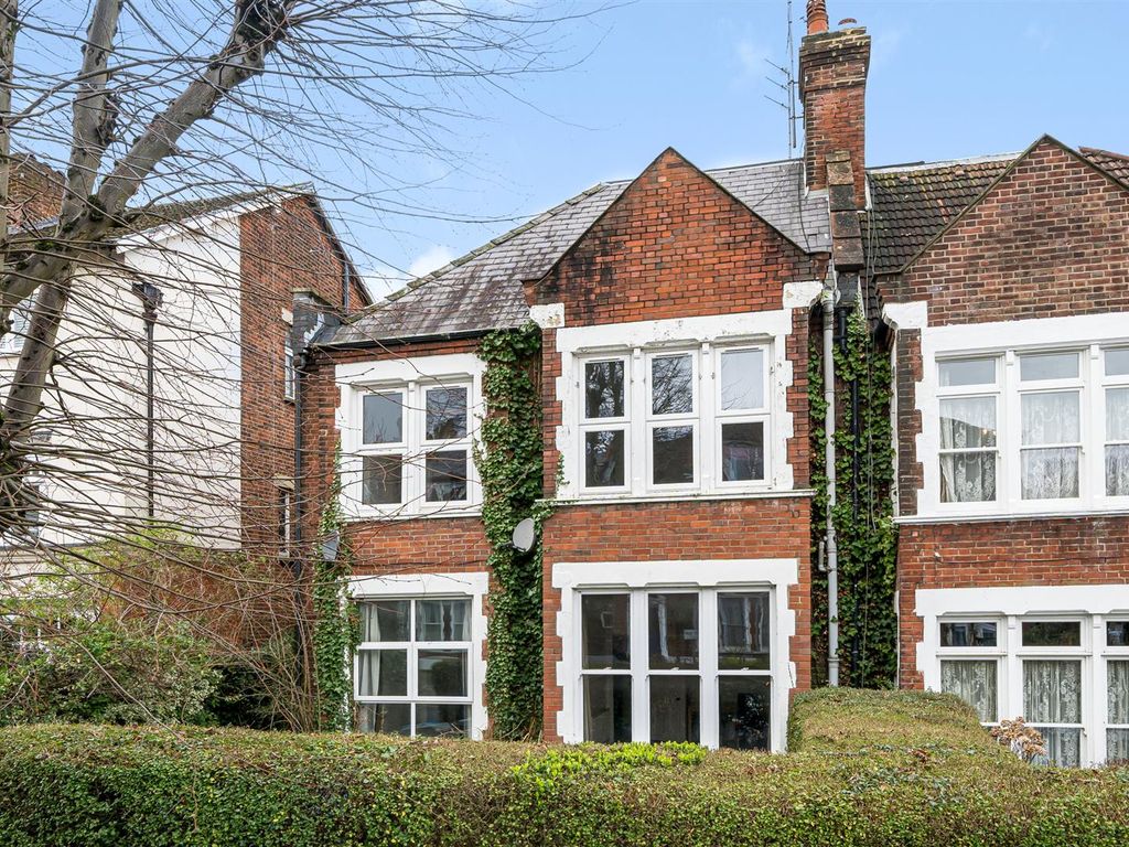 4 bed flat for sale in Blenheim Gardens, London NW2, £749,950 Zoopla