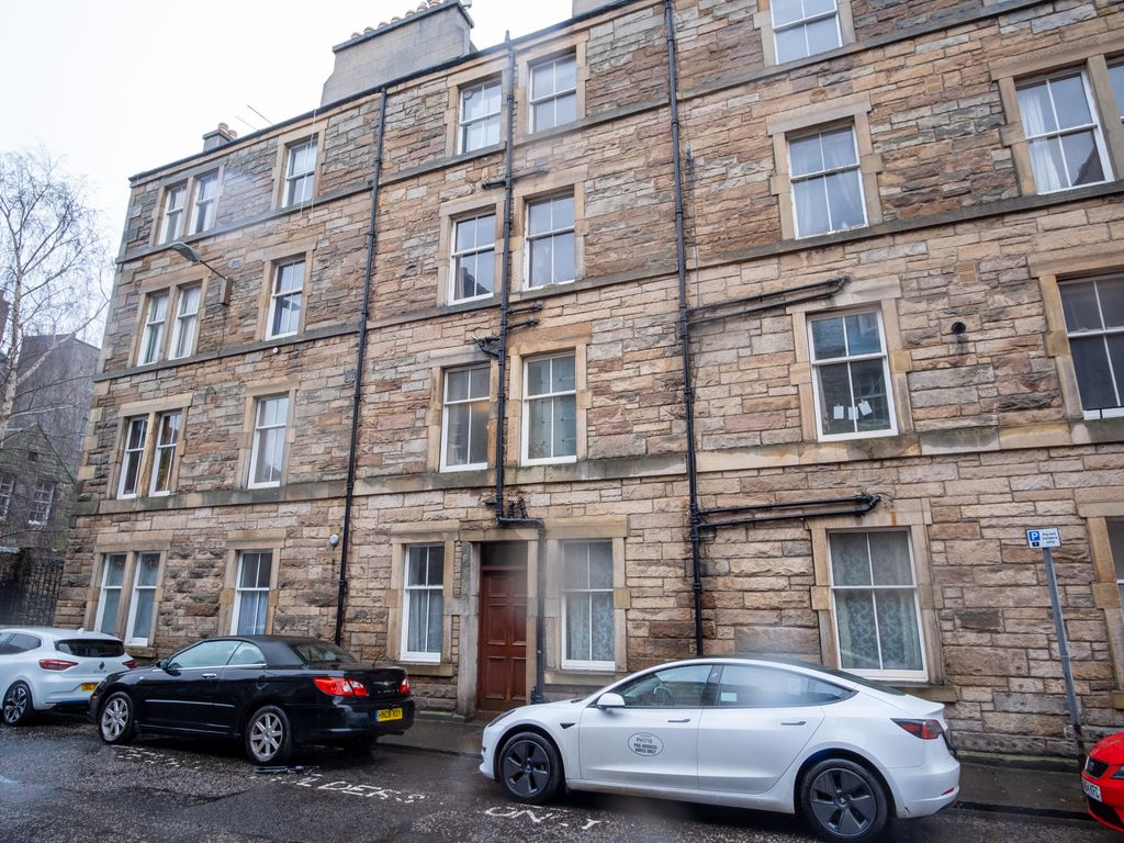 1 bed flat for sale in Sciennes House Place, Edinburgh EH9, £165,000