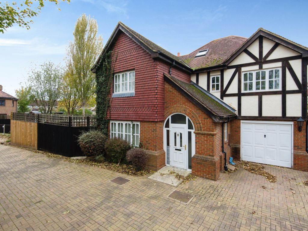 5 bed detached house for sale in Green Lane, Worcester Park KT4, £