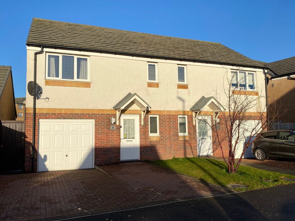 3 bed semidetached house for sale in Woodpecker Crescent, Dunfermline