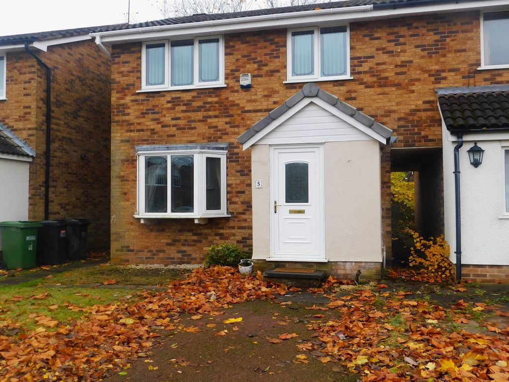 3 bed semidetached house to rent in Broomfield Close, Wilmslow SK9, £
