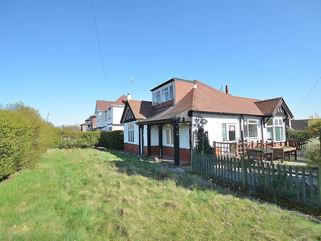 3 bed detached bungalow for sale in Tudor Lodge, Edmonton Road