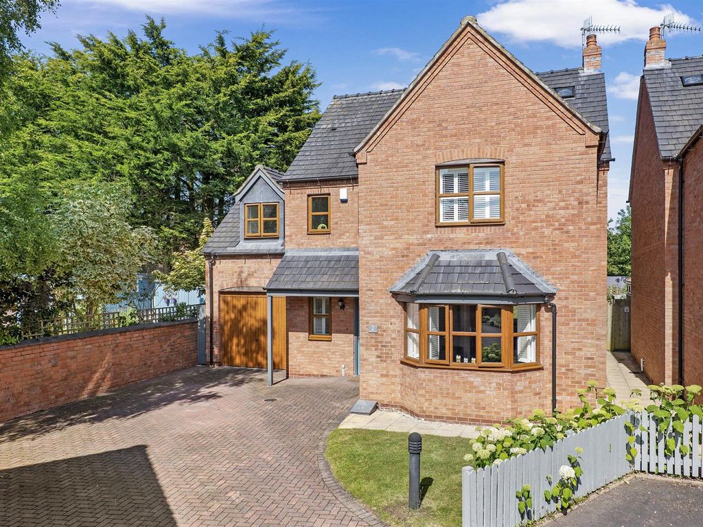 4 bed detached house for sale in Garden Court, BidfordOnAvon B50 Zoopla