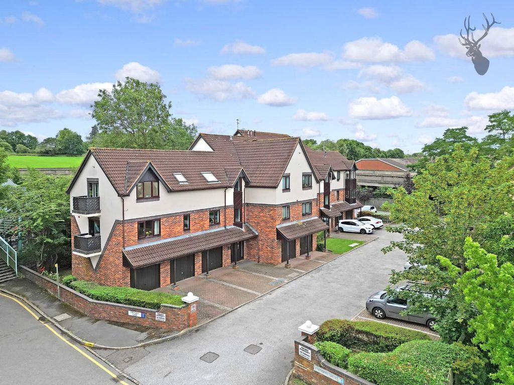 1 bed flat for sale in Station Approach, Theydon Bois, Epping CM16, £