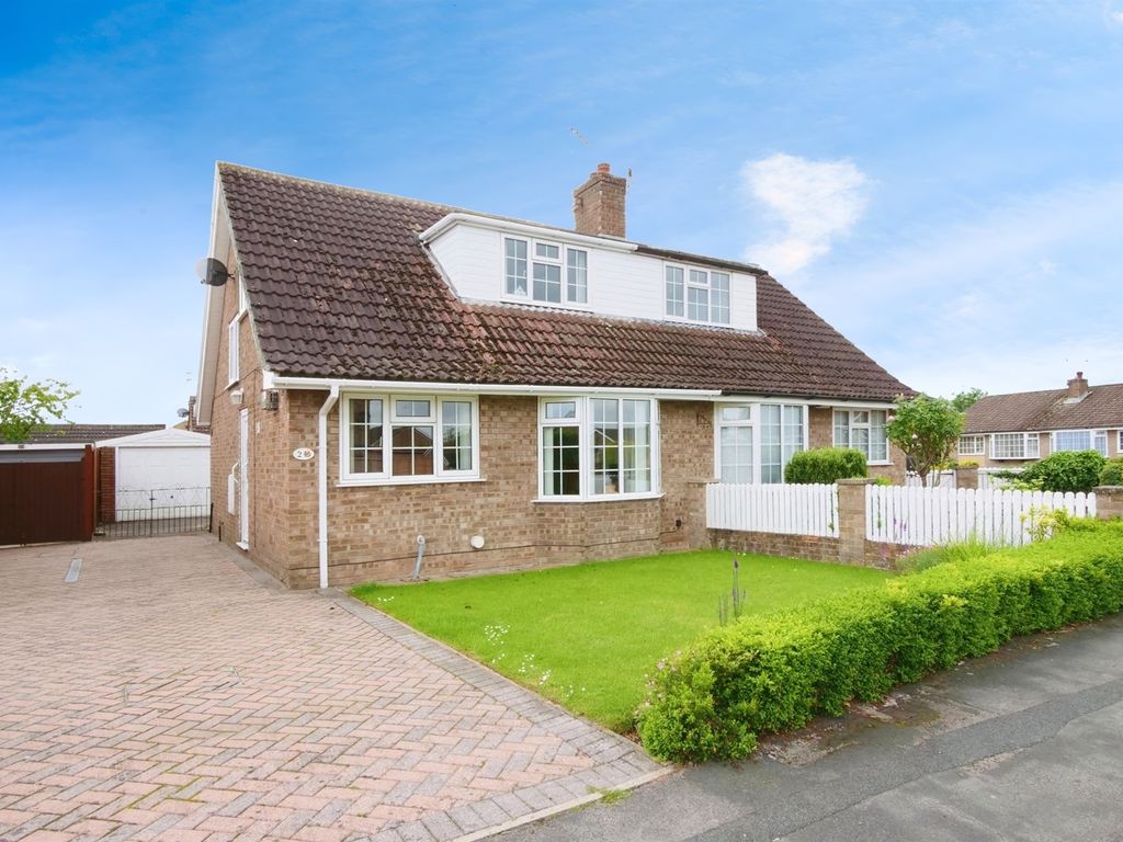 3 bed semidetached house for sale in Minster Close, Wigginton, York