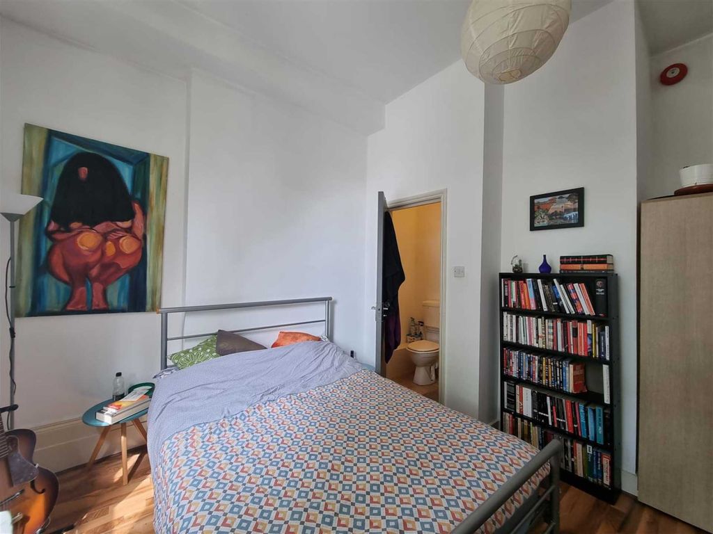 Room to rent in Newington Green, London N16, £1,050 pcm Zoopla