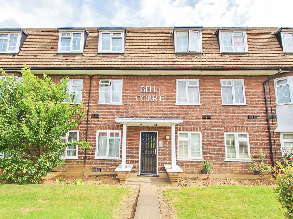 3 bed flat for sale in Kingston Road, Surbiton KT5, £299,950 Zoopla