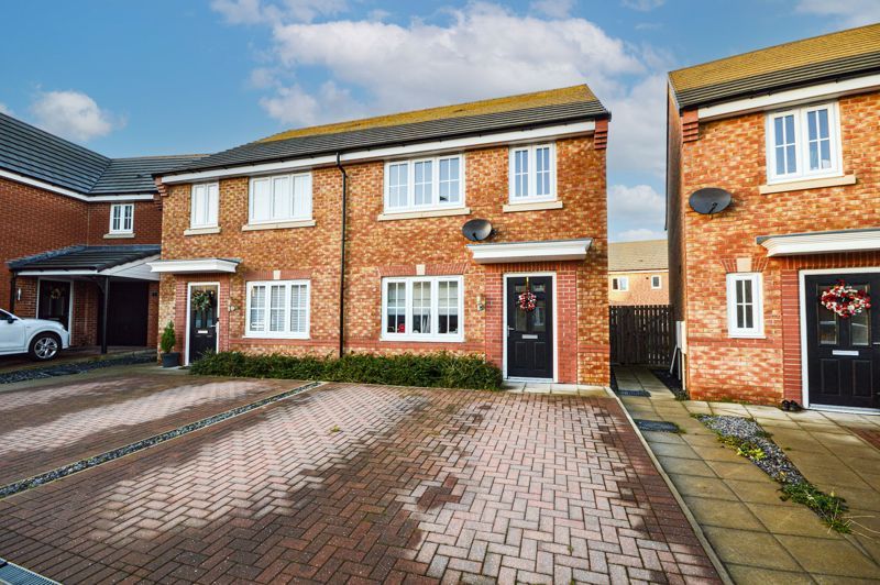 3 bed semidetached house for sale in Clover Way, Blyth NE24, £46,250
