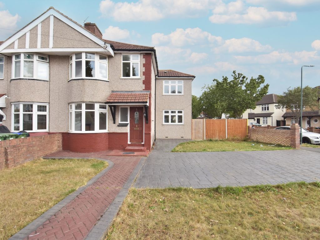 4 bed end terrace house to rent in Beverley Avenue, Sidcup DA15, £2,200