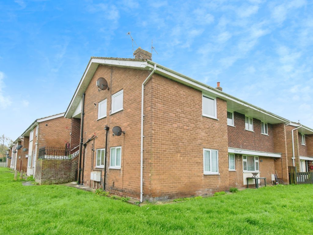 2 bed flat for sale in Cedar Court, Castleford, West Yorkshire WF10, £