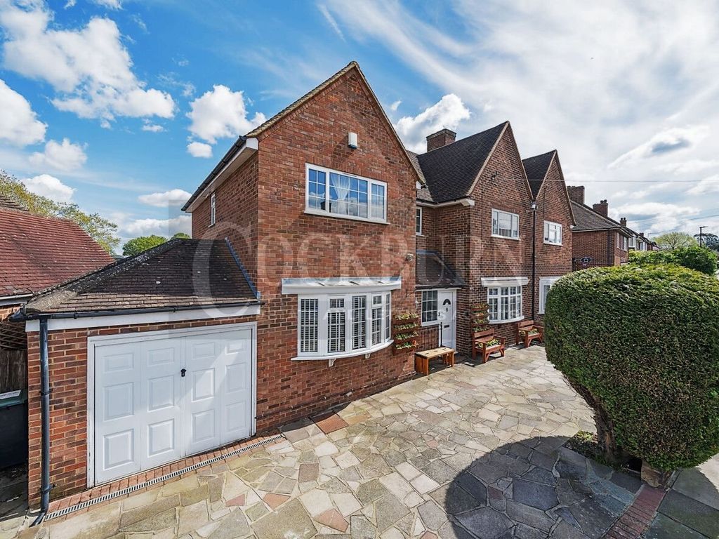 4 bed semidetached house for sale in The Underwood, New Eltham SE9, £