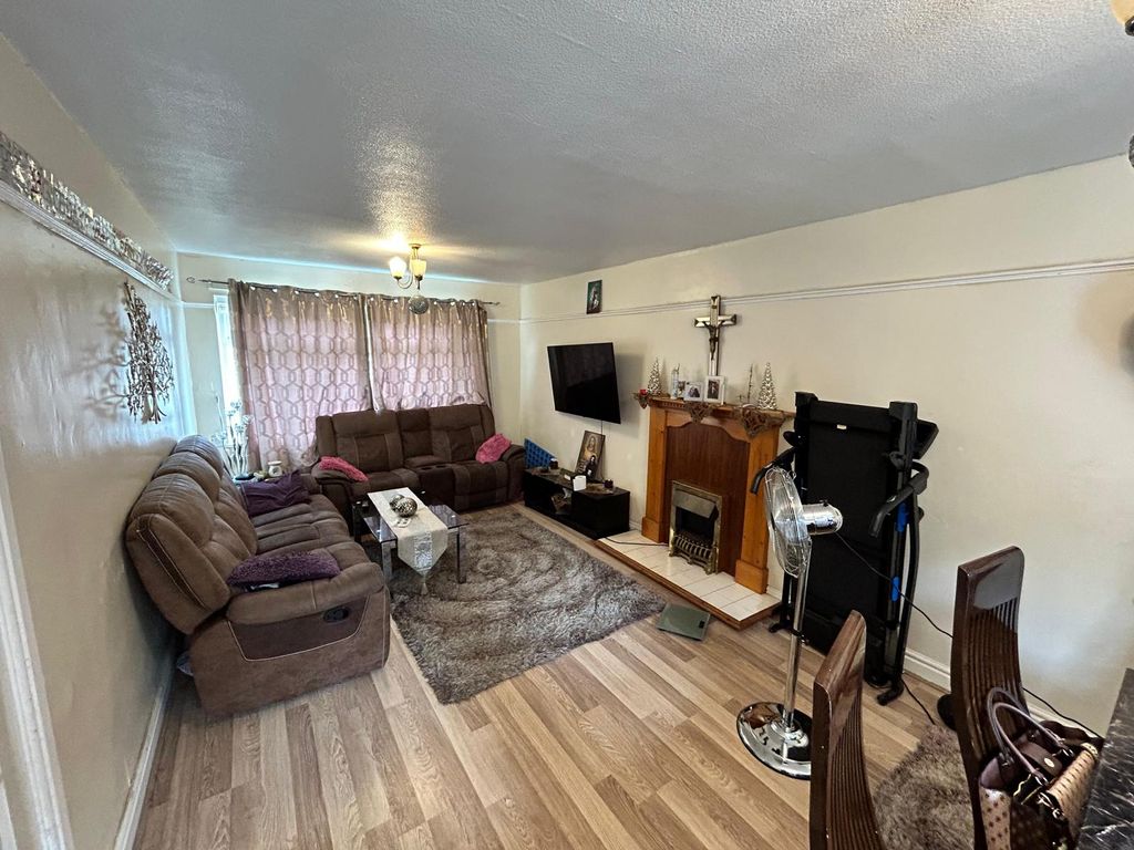 3 bed terraced house to rent in West Grange Green, Leeds LS10 Zoopla