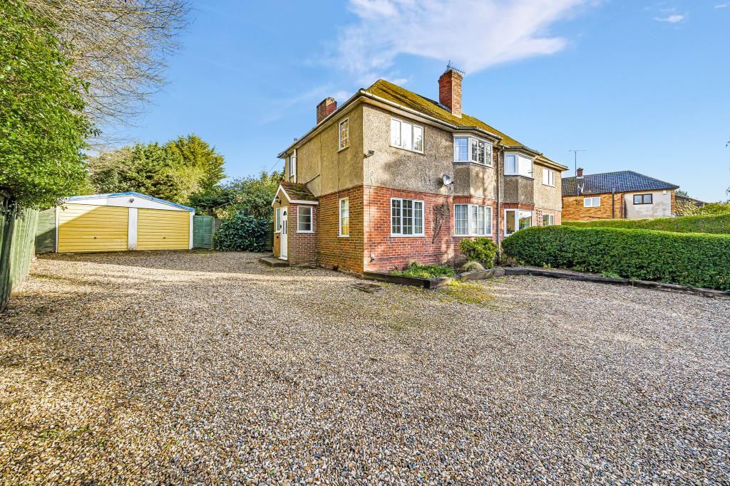 3 bed semidetached house for sale in Old Bath Road, Calcot, Reading