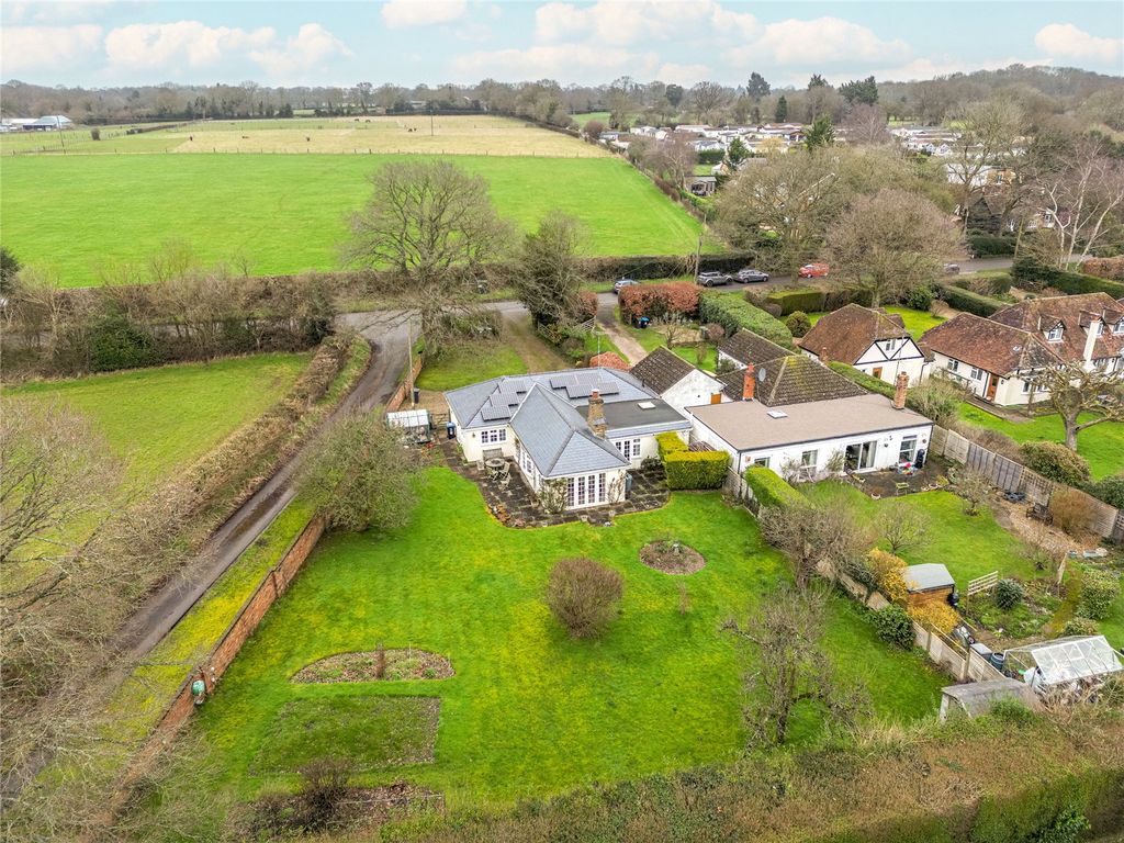 3 bed bungalow for sale in Hogpits Bottom, Flaunden, Hemel Hempstead