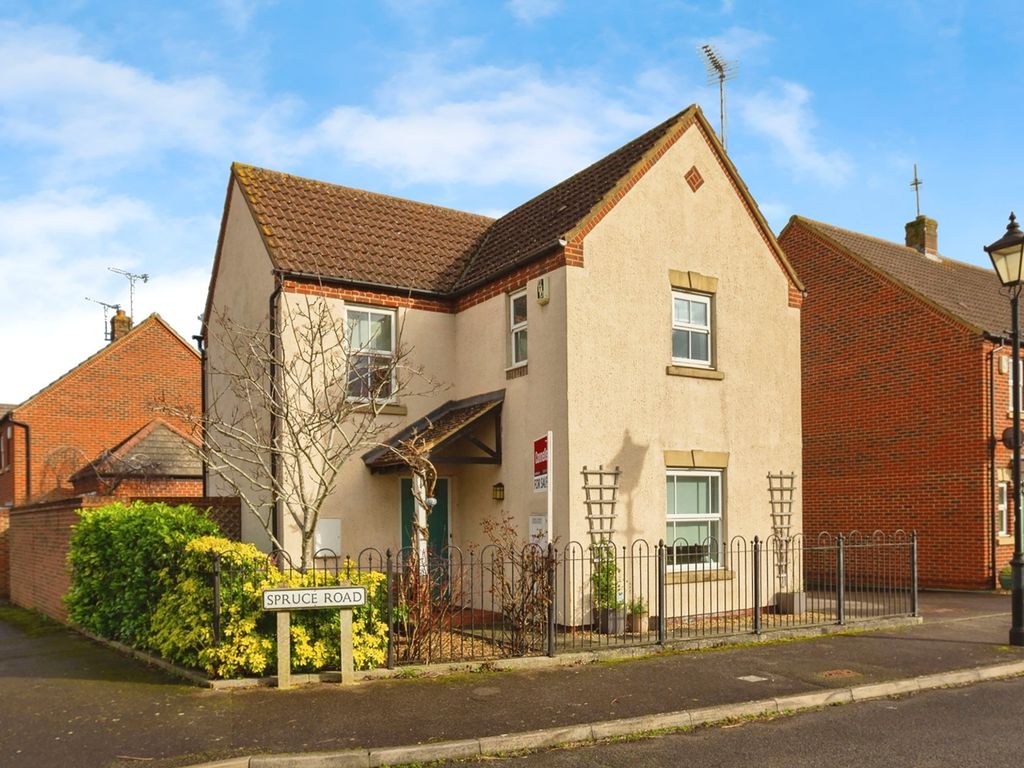 3 bed detached house for sale in Spruce Road, Aylesbury HP19, £365,000 Zoopla