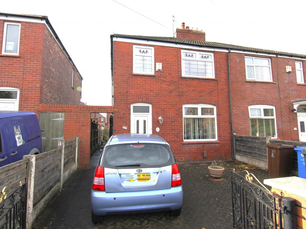 3 bed semidetached house for sale in Lewis Road, Droylsden M43, £