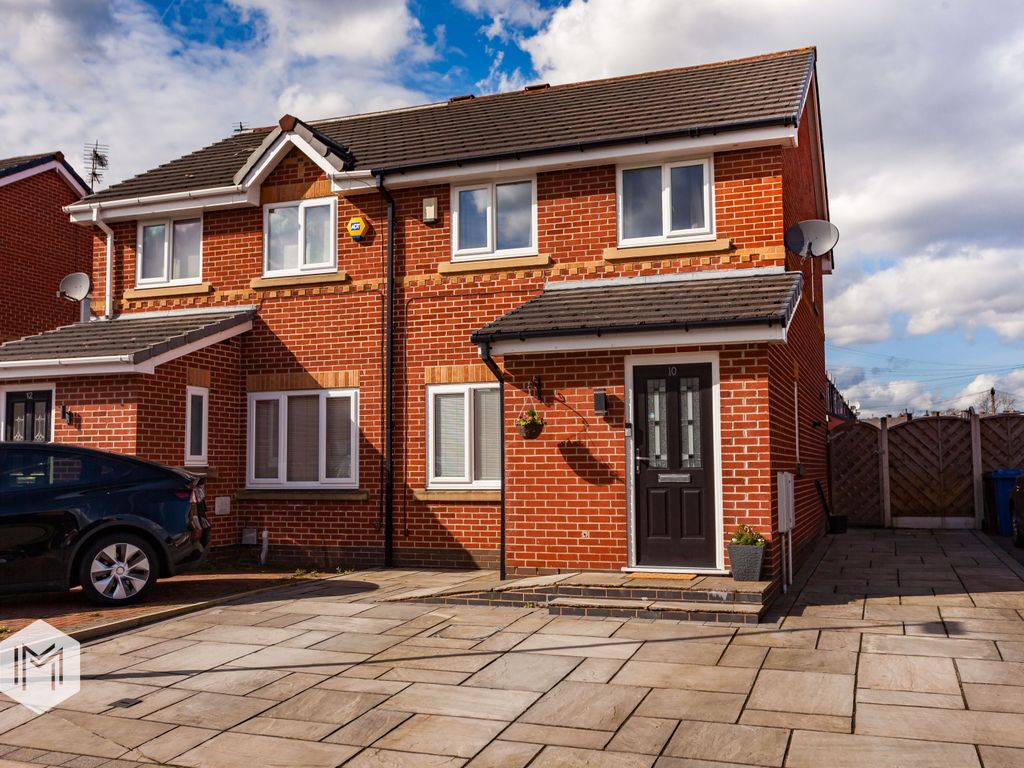 3 bed semidetached house for sale in Alder Close, Bury, Greater