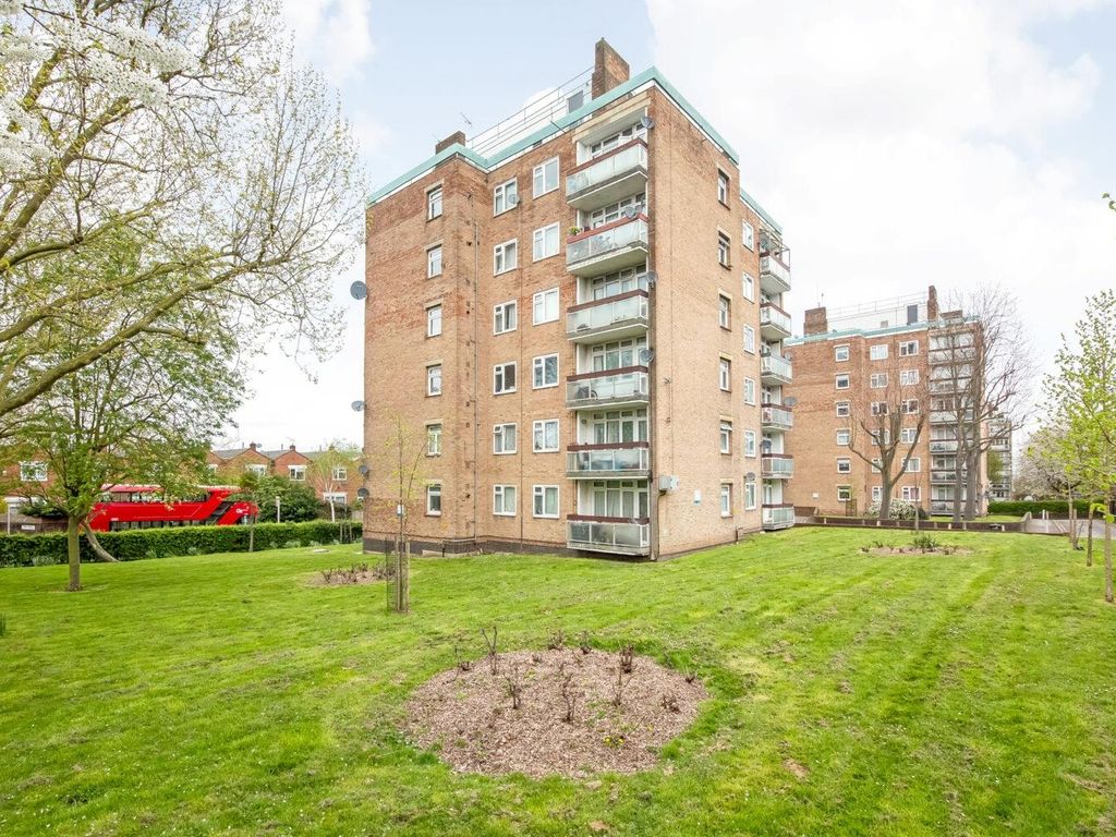 2 bed flat for sale in Friern Road, East Dulwich, London SE22, £325,000 Zoopla