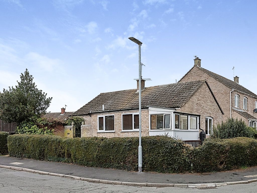 3 bed detached bungalow for sale in Doune Way, Starston, Harleston IP20