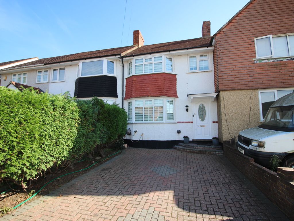3 bed terraced house for sale in St. Philips Avenue, Worcester Park KT4, £545,000 Zoopla
