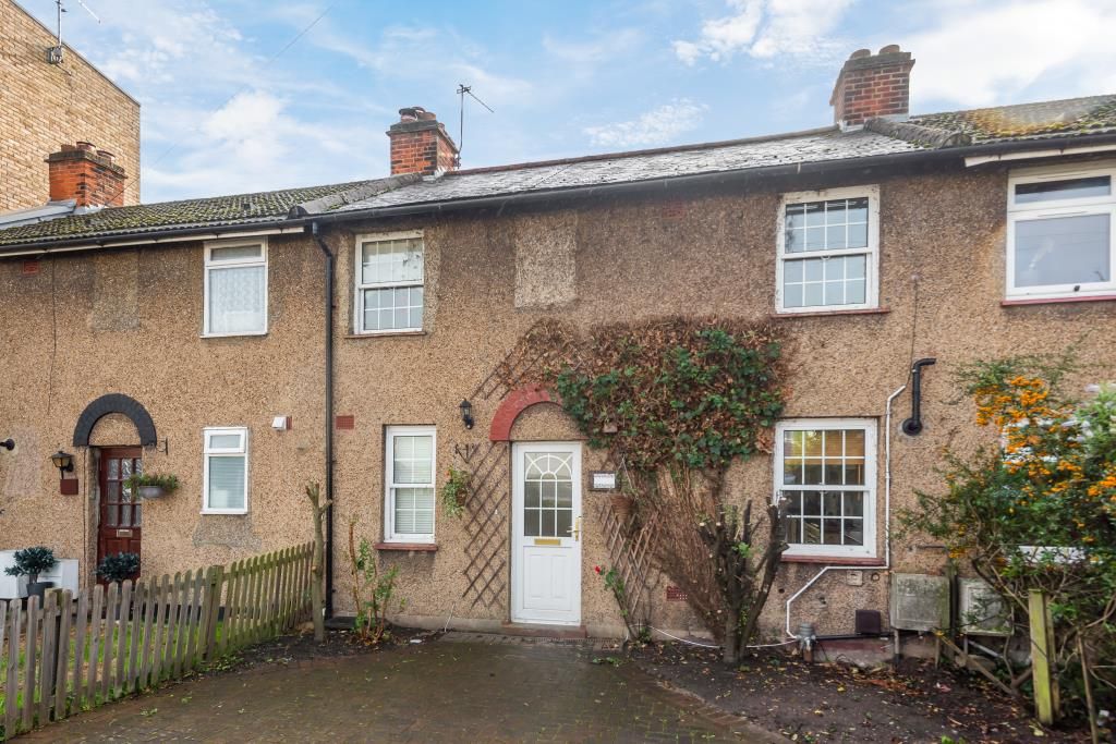 3 bed terraced house to rent in Mays Lane, EN5 Zoopla