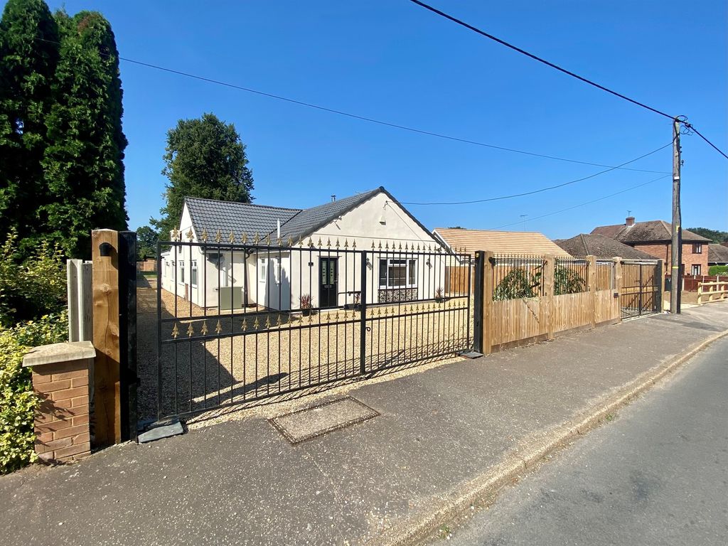 5 bed detached bungalow for sale in Cromwell Road, Weeting, Brandon