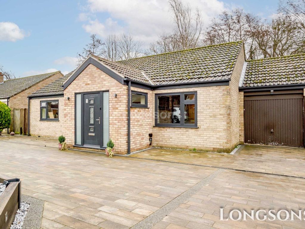 4 bed detached bungalow for sale in Elizabeth Drive, Necton PE37, £