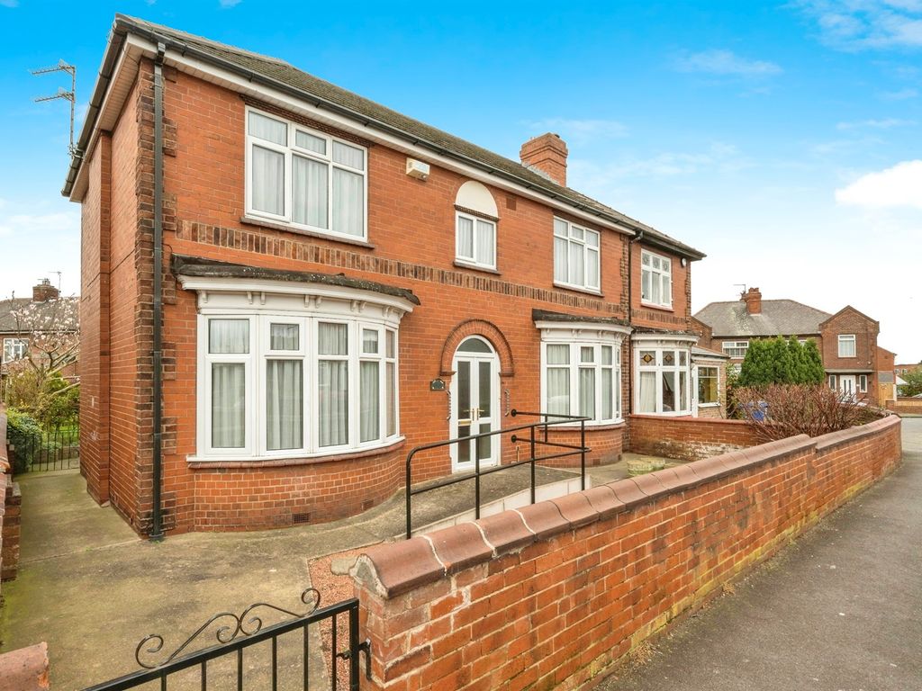 3 bed semidetached house for sale in Beckett Road, Wheatley, Doncaster
