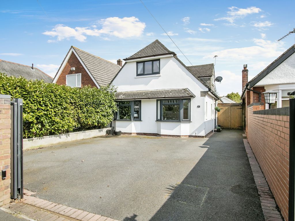 4 bed bungalow for sale in Cox Avenue, Muscliff, Bournemouth, Dorset